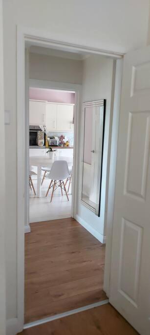 Bellevue Bungalow - Comfortable Home With Amazing Views Belfast Bagian luar foto
